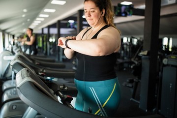 Nem tud fogyni, akárhogy próbálja? Ezek a betegségek akadályozhatják
