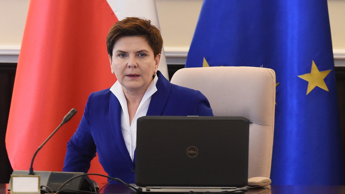 Premier Beata Szydło podpisała zarządzenie ws. wprowadzenia stopnia alarmowego ALFA w związku ze szczytem NATO, który odbędzie się w Warszawie - poinformował rzecznik rządu Rafał Bochenek. Pierwszy stopień alarmowy będzie obowiązywał tylko na terenie stolicy.