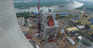 Polityka ciągnie polskie firmy w dół