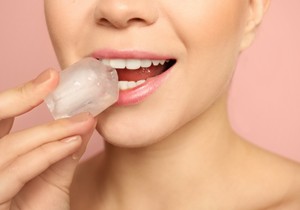 Česta želja za ledom može da ukazuje na zdravstveni problem i potencijalno dovede do stomatoloških, mentalnih ili nutritivnih komplikacija 