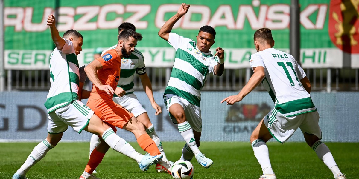 W poprzedniej kolejce Lechia Gdańsk została rozbita przez Puszczę Niepołomice aż 1:4.