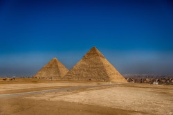 Gigantyczne słupy pod piramidami? Archeolog nie ma wątpliwości