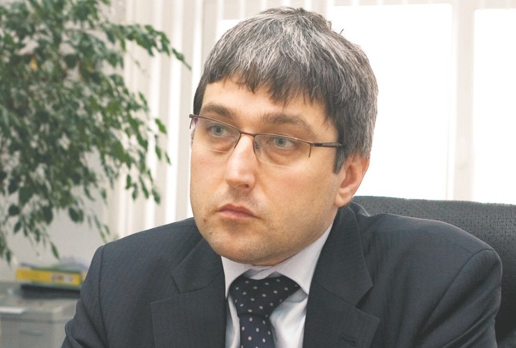 <strong>24. Wojciech Dąbrowski</strong><br /><br />

prezes Agencji Rozwoju Przemysłu SA<br /><br />

Kierowana przez niego instytucja jest przede wszystkim ostatnią deską ratunku dla najbardziej zagrożonych upadkiem firm polskiej gospodarki, i to nie tylko państwowych.<br /><br />

<a href='http://twarzebiznesu.pl/artykuly/749648,wojciech-dabrowski-szefem-polskiej-grupie-zbrojeniowej-i-arp.html'>Wojciech Dąbrowski - jak cywil stanął na czele zbrojeniówki?>></a>