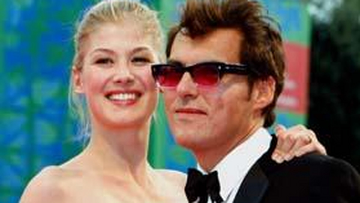 Rosamund Pike i Joe Wright zaręczyli się podczas romantycznych wakacji we Włoszech.