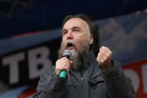 Aleksander Dugin podczas wiecu w Moskwie 