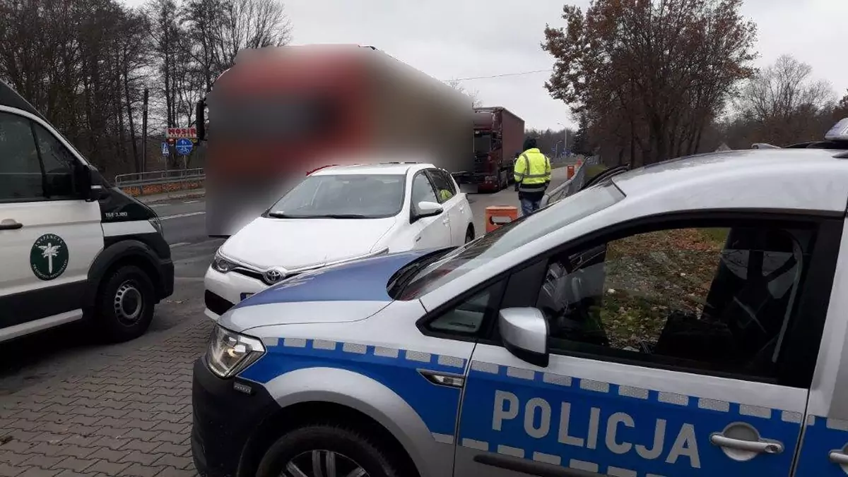 Pół promila w dziewiątej minucie jazdy. Zatrzymano nietrzeźwego kierowcę ciężarówki