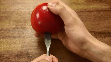 Już nigdy nie obierzesz jabłek w tradycyjny sposób!