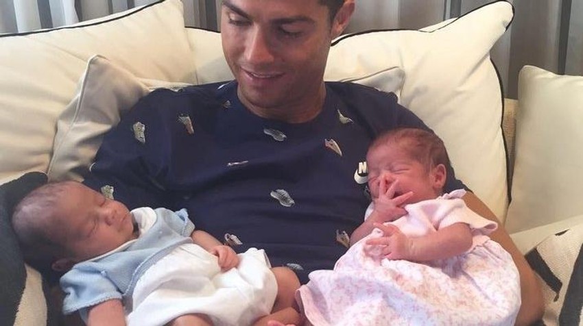 Cristiano Ronaldo Pokazal Zdjecie Swoich Blizniakow