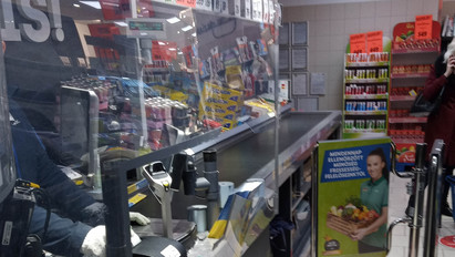 Botrány a Lidlben: rátámadt a vásárlóra a begőzölt biztonsági őr