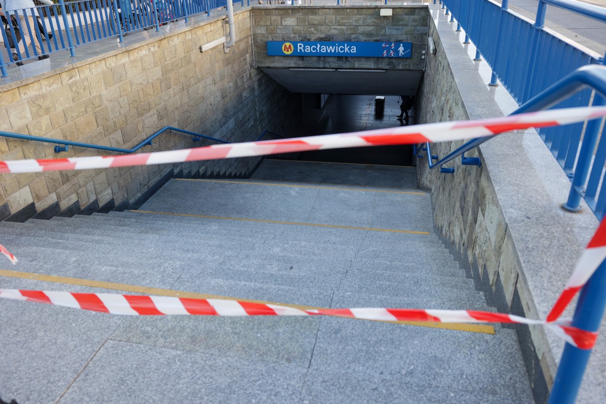 Pożar sparaliżował metro w Warszawie. Linia M1 nadal nie kursuje między Centrum a Wilanowską