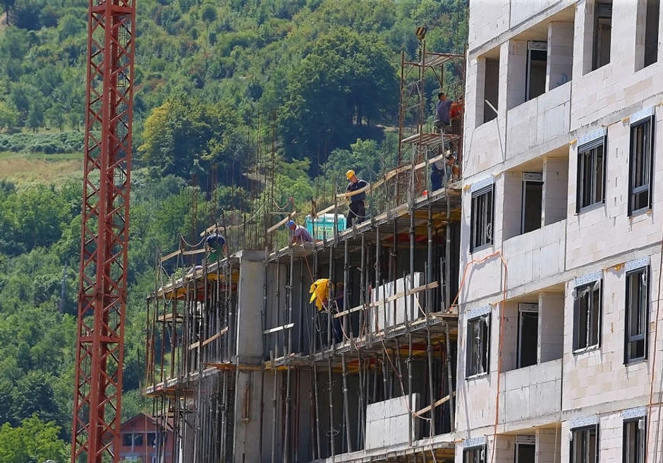 gradjevinci-radnici-vrucina-foto-M-Jakovljevic-ringier-2-872x610