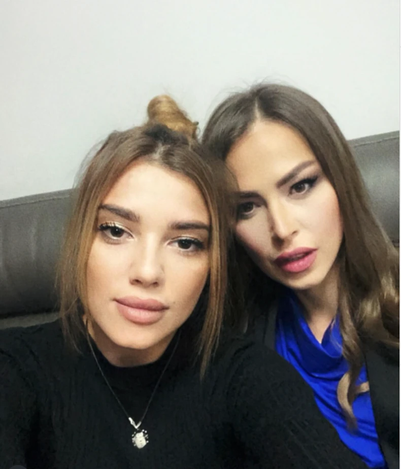 OVO JE SLIKA SA DIJANOM HRKALOVIĆ ZBOG KOJE JE PUKLO PRIJATELJSTVO KIJE I KAĆE ŽIVKOVIĆ Bile nerazdvojne, a sad neće da čuju jedna za drugu: Privatne prepiske otkrile sve