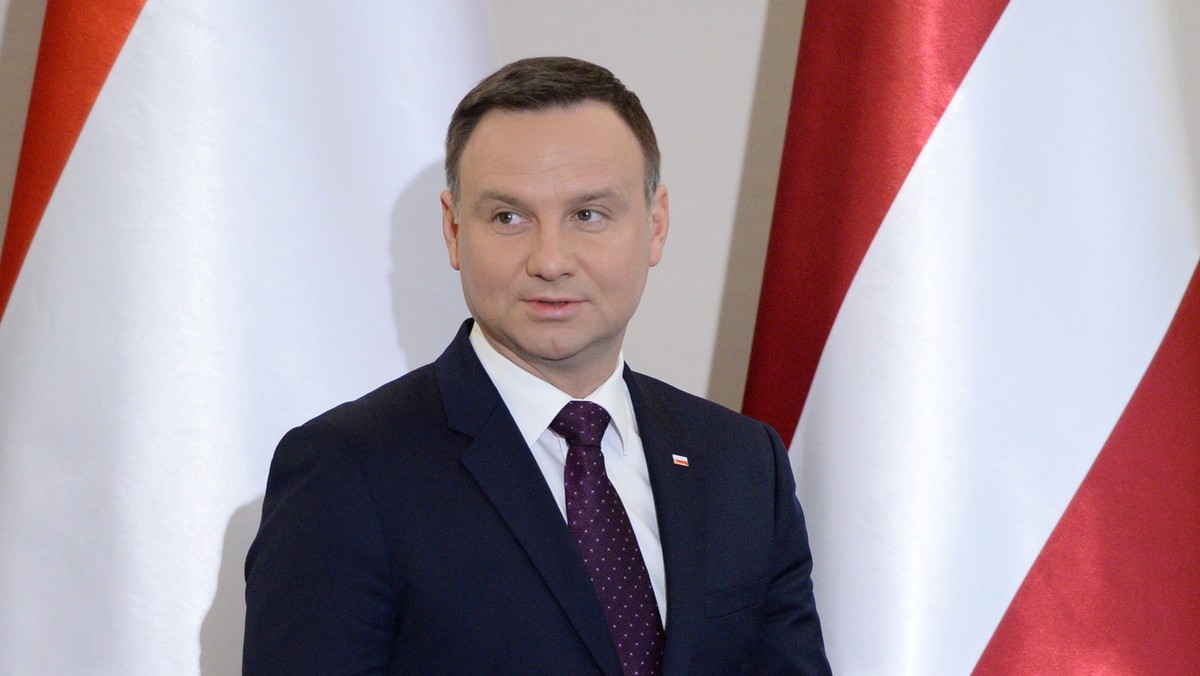 Na 9 marca prezydent Andrzej Duda zwołał posiedzenie Rady Bezpieczeństwa Narodowego – poinformował szef BBN Paweł Soloch. Pojawiły się pierwsze komentarze. Udział deklarują wszystkie kluby parlamentarne: PiS, PO, Kukiz'15, Nowoczesna i PSL. Posiedzenie rozpocznie się o godz. 12 w BBN.