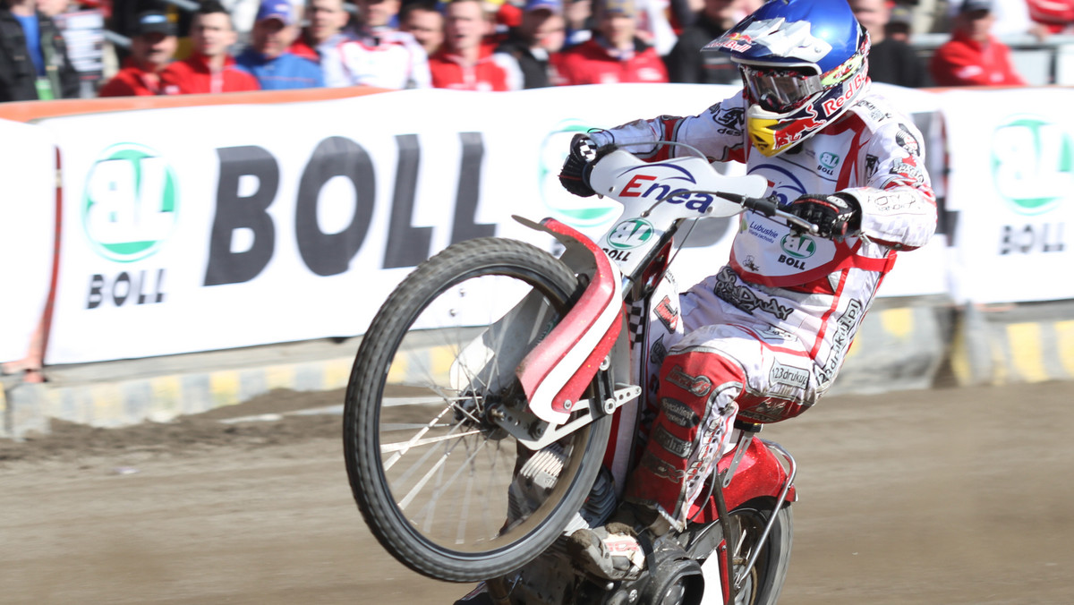 Maciej Janowski zakwalifikował się do Grand Prix Challenge, ostatniej prostej jeśli chodzi o awans do cyklu Grand Prix. Mógłby nie mieć tej szansy, gdyby nie Krzysztof Buczkowski - czytamy w "Tygodniku Żużlowym".