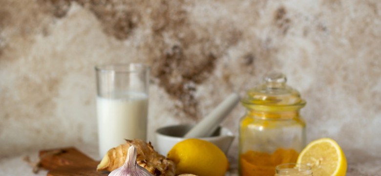 Ludowe mądrości czyli rosół, nalewka i słodkie syropy na poprawę odporności - co z tych rzeczy naprawdę działa?