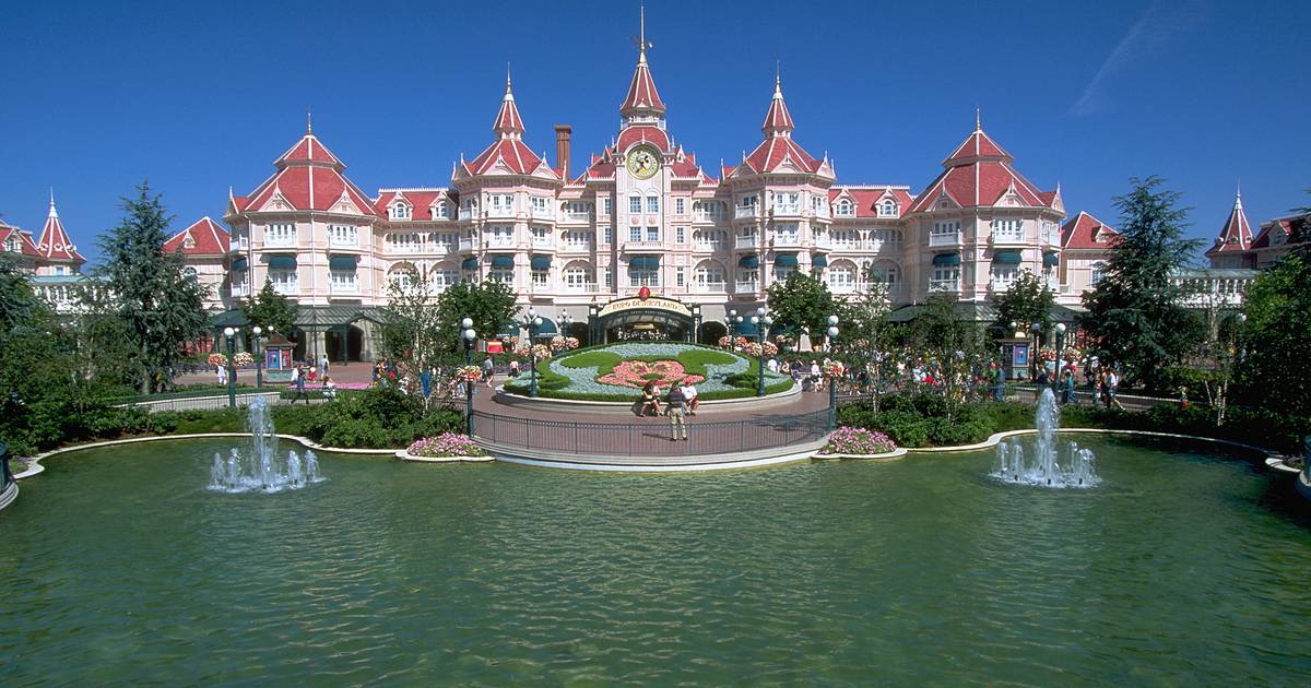 Bulwersujące zdarzenie w Disneylandzie. Udawali ślub z 9-letnią dziewczynką