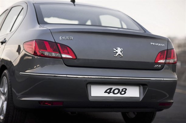 Skośnooki Peugeot 408