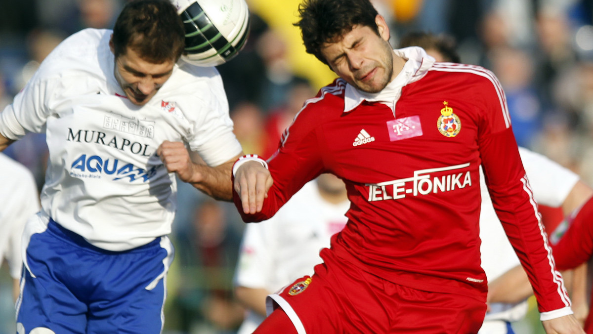 Podbeskidzie Bielsko-Biała przegrało na własnym stadionie z Wisłą Kraków 1:3 (0:0) w meczu 27. kolejki T-Mobile Ekstraklasy. Krakowianom udał się więc rewanż na bielszczanach, którzy jesienią niespodziewanie wygrali przy ulicy Reymonta 1:0.