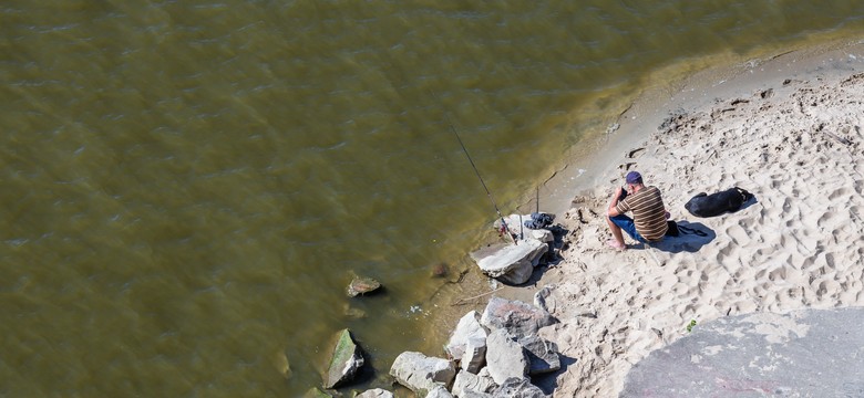Sensacyjne, cenne znalezisko w Wiśle. Wędkarz wyłowił zamiast ryby [FOTO]