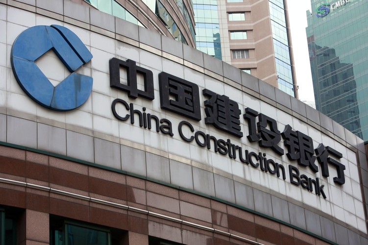 Jeden z najdynamiczniej rozwijających się banków na świecie. W latach 2007-2014 aktywa China Construction Bank wzrosły ponad 3,6-krotnie. W rankingu miesięcznika 'Banker' CCB zajmuje 3 miejsce pod względem aktywów oraz 2 miejsce pod względem kapitału.