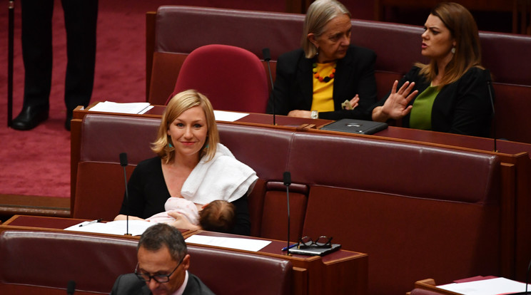 Larissa Waters az első nő, aki az ausztrál parlamentben szoptatott  /Fotó: MTI