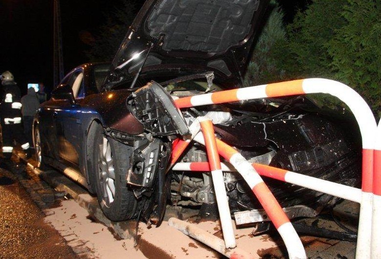 Zmasakrował porsche za kosmiczne pieniądze