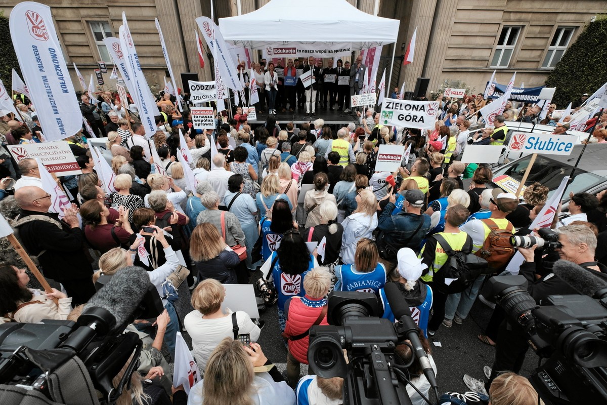 Ogólnopolska Manifestacja Pracowników Oświaty i Nauki przed MEN 1 września tego roku.