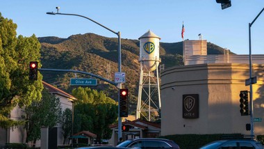 warner zarekomenduje udziałowcom przyjęcie oferty netflixa? najnowsze