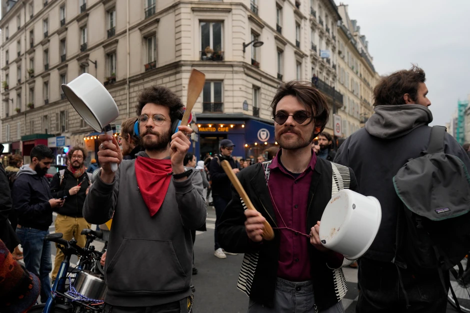Protest u Parizu tokom govora Emanuela Makrona