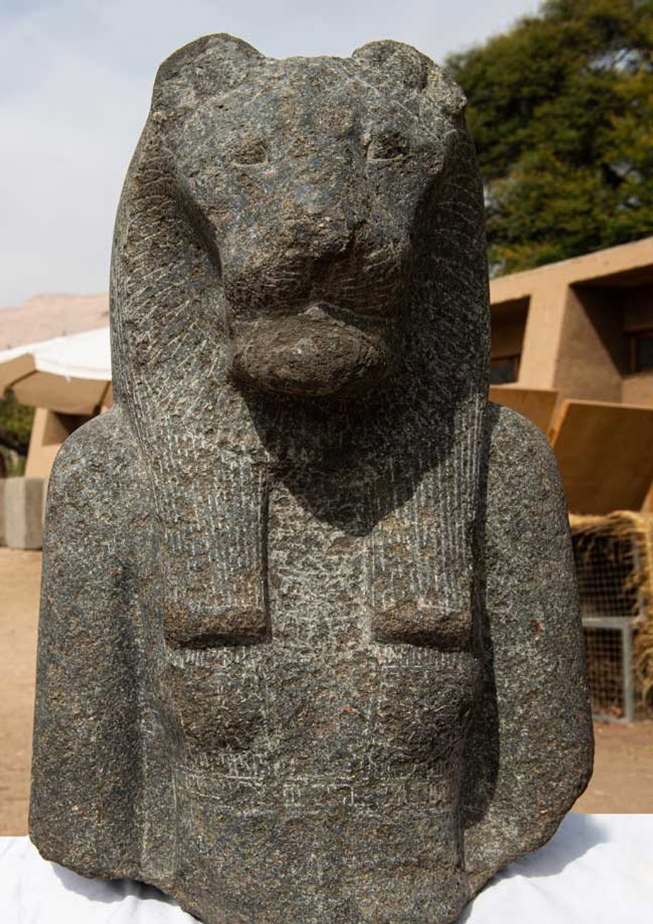 Granitowe popiersie bogini Sekhmet