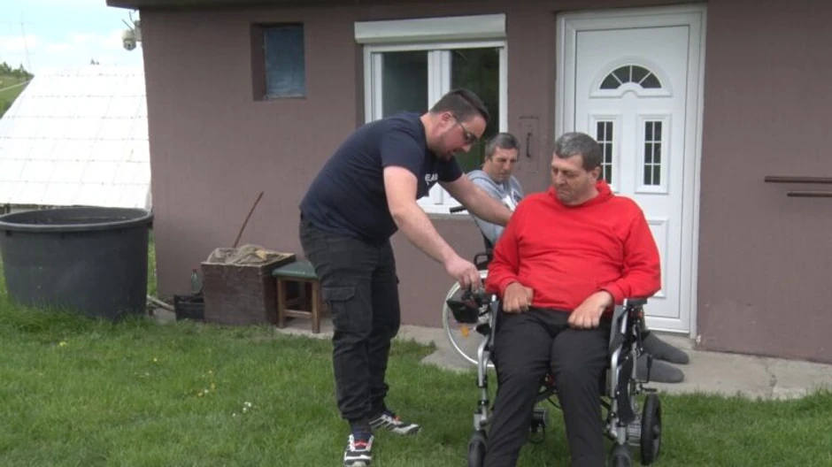 Ima pomoć ćerke i unuka, nadležni im predložili preseljenje bliže gradu
