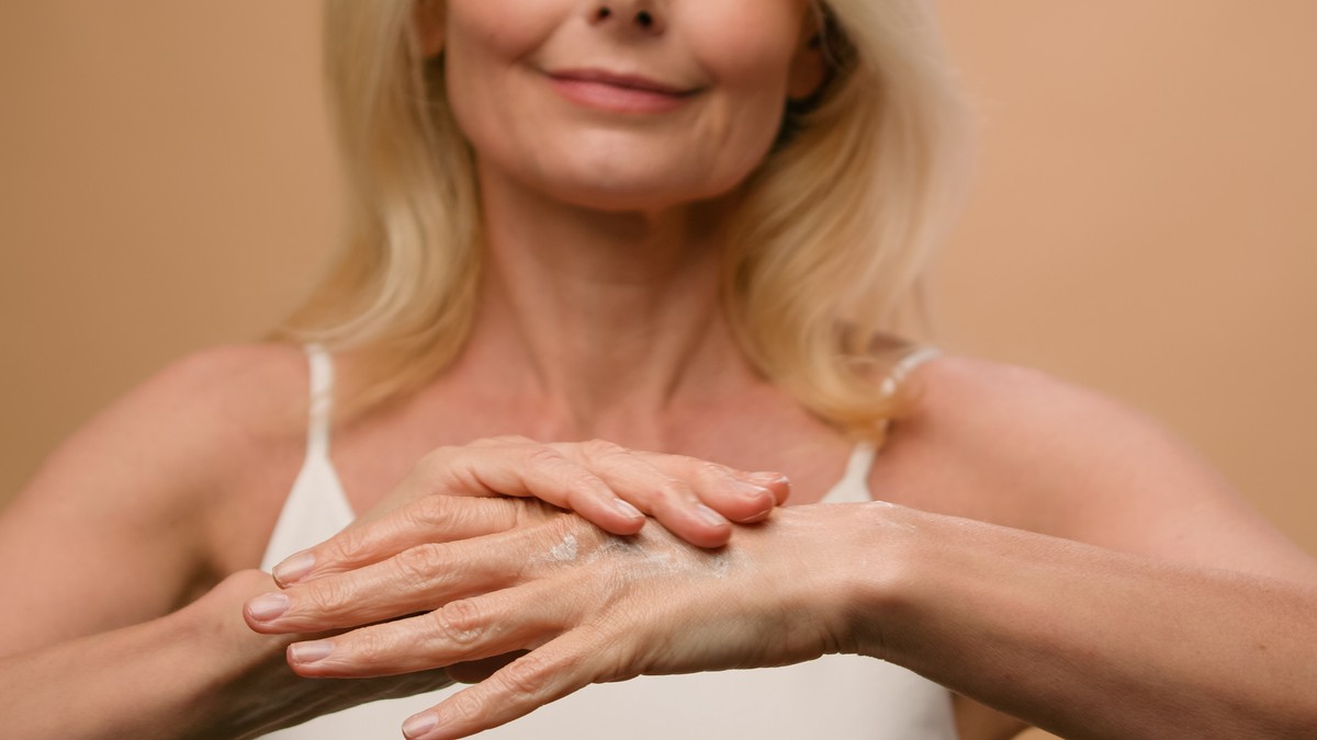 Dermatolog otkriva kako da podmladite ruke i ublažite staračke pege