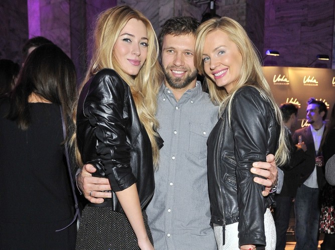 Marcelina Zawadzka z Adamem Badziakiem i Agnieszką Szulim.