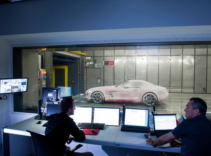 Mercedes ujawnił zdjęcia z testów SLS-a w wersji roadster...