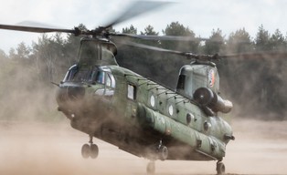 Wojsko Polskie na zakupach. Nadlatuje CH-47F Chinook. Generał: „Byłem z nimi w Sarajewie”