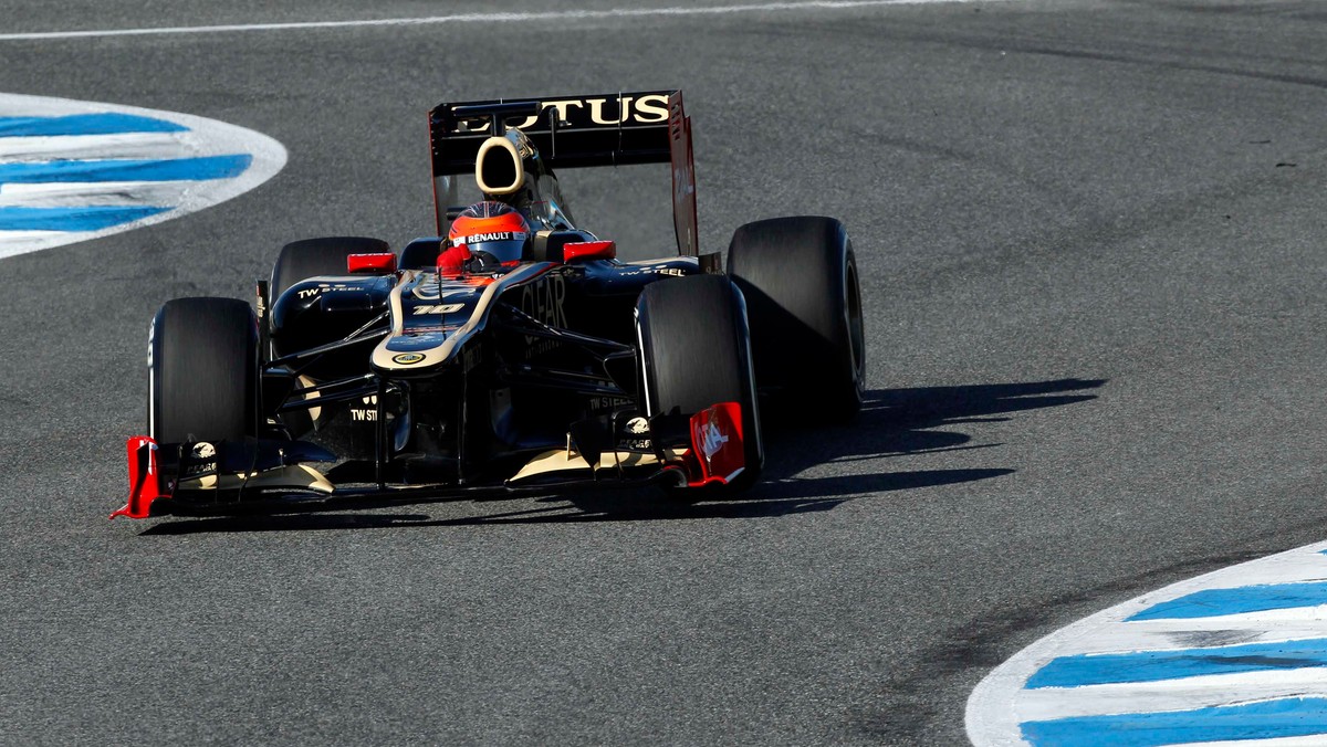 Romain Grosjean trzeciego dnia testów w hiszpańskim Jerez okazał się najszybszym kierowcą spośród tych, którzy testowali nowe bolidy. Lepszym od jeżdzącego w barwach Lotusa Grosjeana okazał się tylko Nico Rosberg, jednak ten wyjechał na tor starą konstrukcją W02.