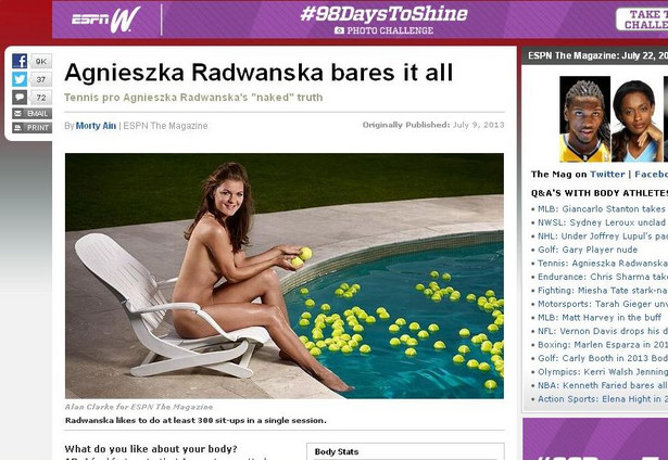 Naga Agnieszka Radwańska przy basenie pełnym piłek