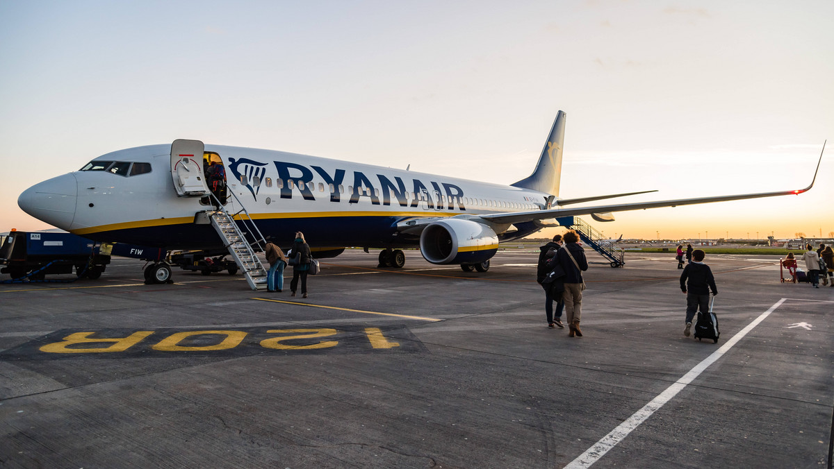 Kiepskie wieści dla podróżujących. Ryanair tnie połączenia z Modlina o połowę