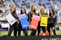 Zobacz piękne oblicze polskiego żużla. Podprowadzające wróciły na tory [FOTO]