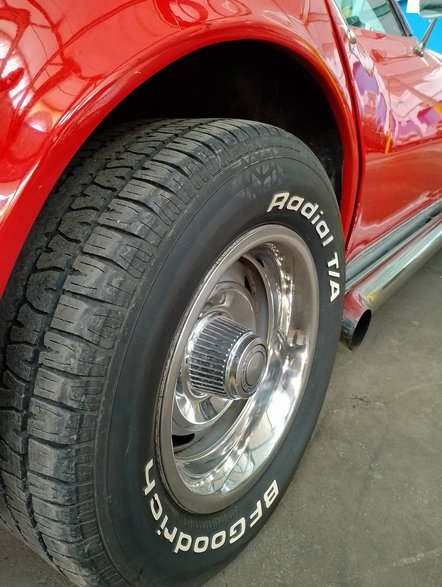 Chevrolet CORVETTE C3 rok produkcji 1974. Wytwarzany od sierpnia 1967 do października 1982. Silnik 5,7 litra osiągał moc 400 KM