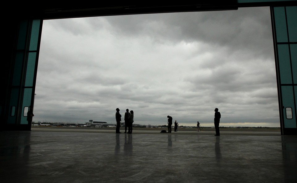 Nowy hangar na lotnisku