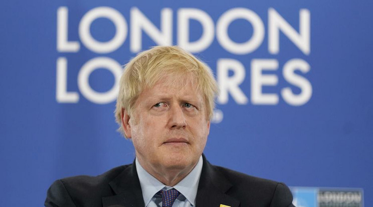 Boris Johnson brit miniszterelnök betartja ígéretét, azaz még az EU-ból érkezőknek is jóval nehezebb lesz letelepedniük a szigetországban /Fotó: MTI/EPA pool/Will Oliver