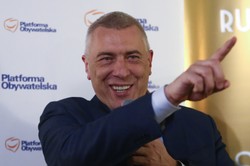 "Przyjdzie komornik, drogi Zbyszku". Roman Giertych wygrał proces w sprawie zatrzymania