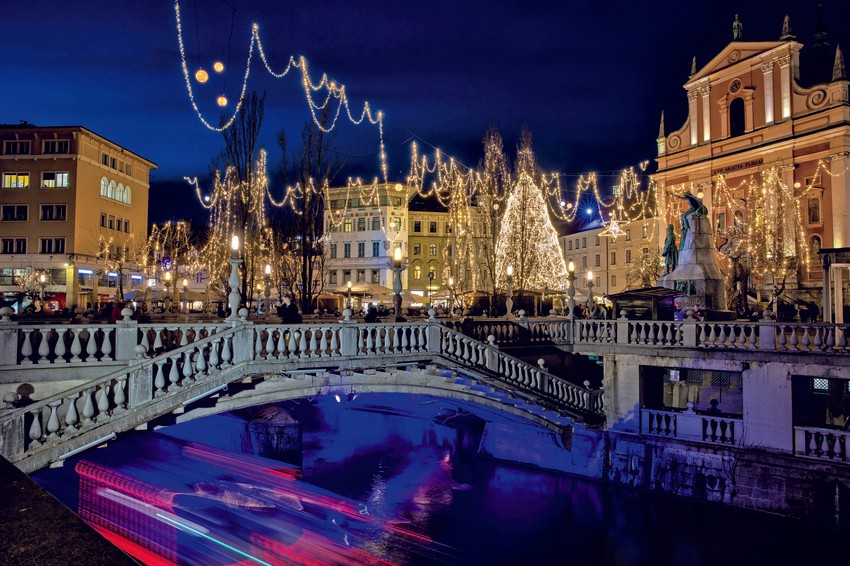 Prazničnu dekoraciju Ljubljane videćete tokom vođenih šetnji kroz grad ili vožnjom brodom po Ljubljanici.