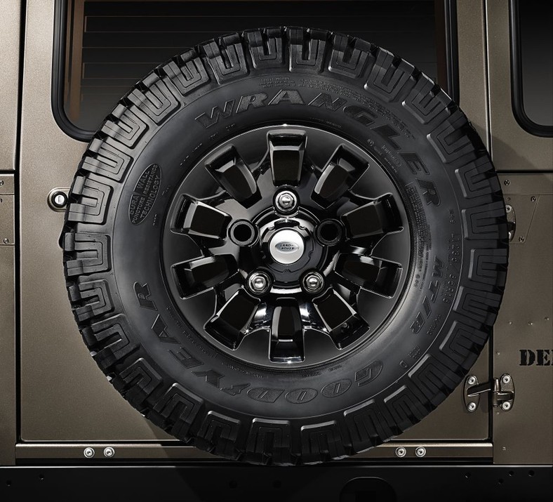 Land Rover Defender X-Tech - 3. Fot. Land Rover Polska