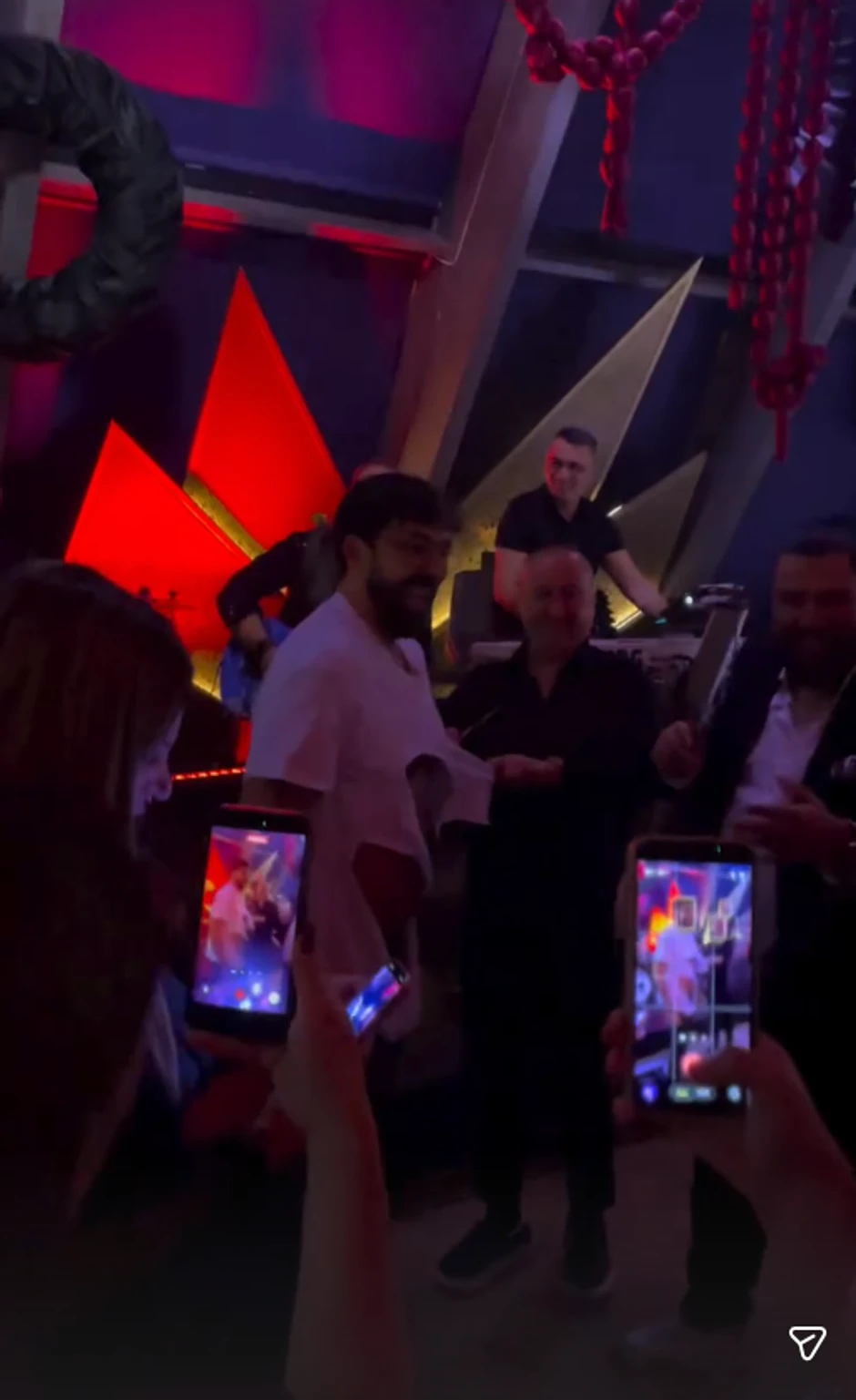 Ognjenu Amidžiću cepaju majicu