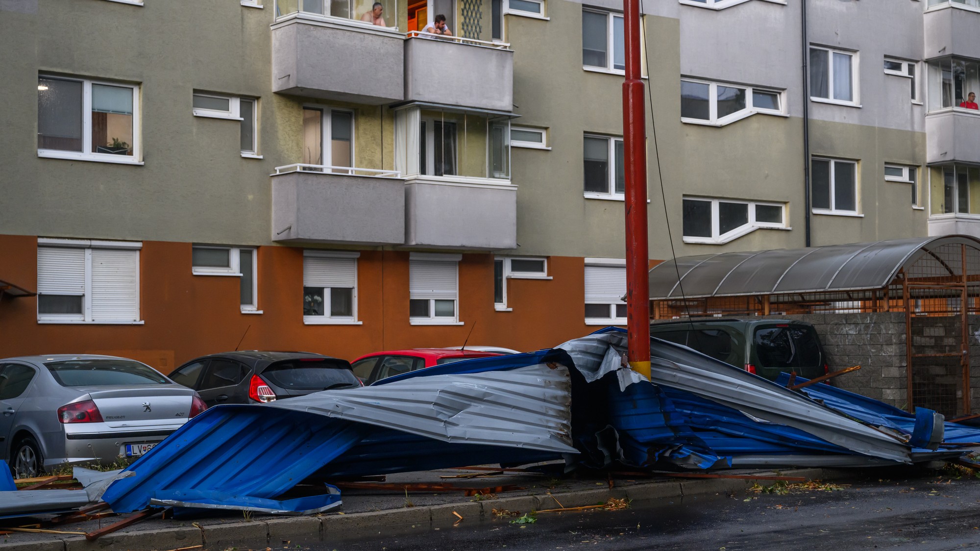 Škody po intenzívnej búrke v bratislavskej mestskej časti Podunajské Biskupice, 20. augusta 2026