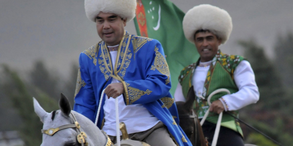 Prezydent Turkmenistanu spadł z konia.