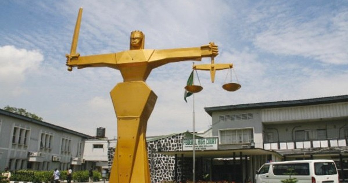 O artigo destaca acusações de parcialidade e lapsos éticos contra a juíza Emeka Nwite do Supremo Tribunal Federal de Abuja. Um grupo de advogados enviou uma carta ao Presidente do Conselho Nacional de Magistratura para denunciar alegados atos de favoritismo e duplicidade de critérios nas suas decisões judiciais. Estas alegações destacam a importância da integridade e imparcialidade dos juízes para garantir a confiança do público no sistema judicial.