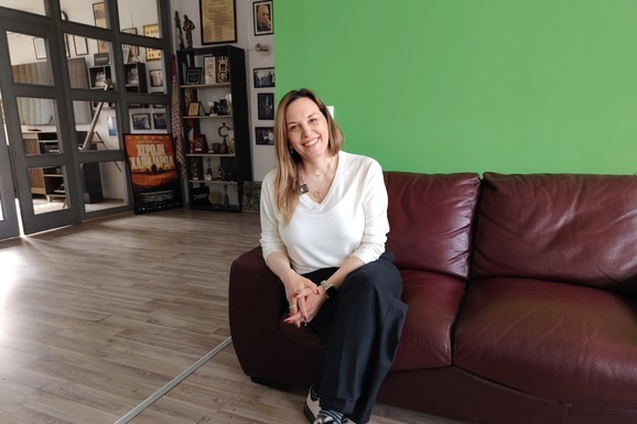 "TREBA MNOGO NOVCA" Jelena Bajić Jočić od "Azbuke" pravi film ali bez Raše Bukvića, evo zašto i šta kaže za nastavak "Selo gori":"Svi misle da je tatina reč poslednja" (VIDEO)